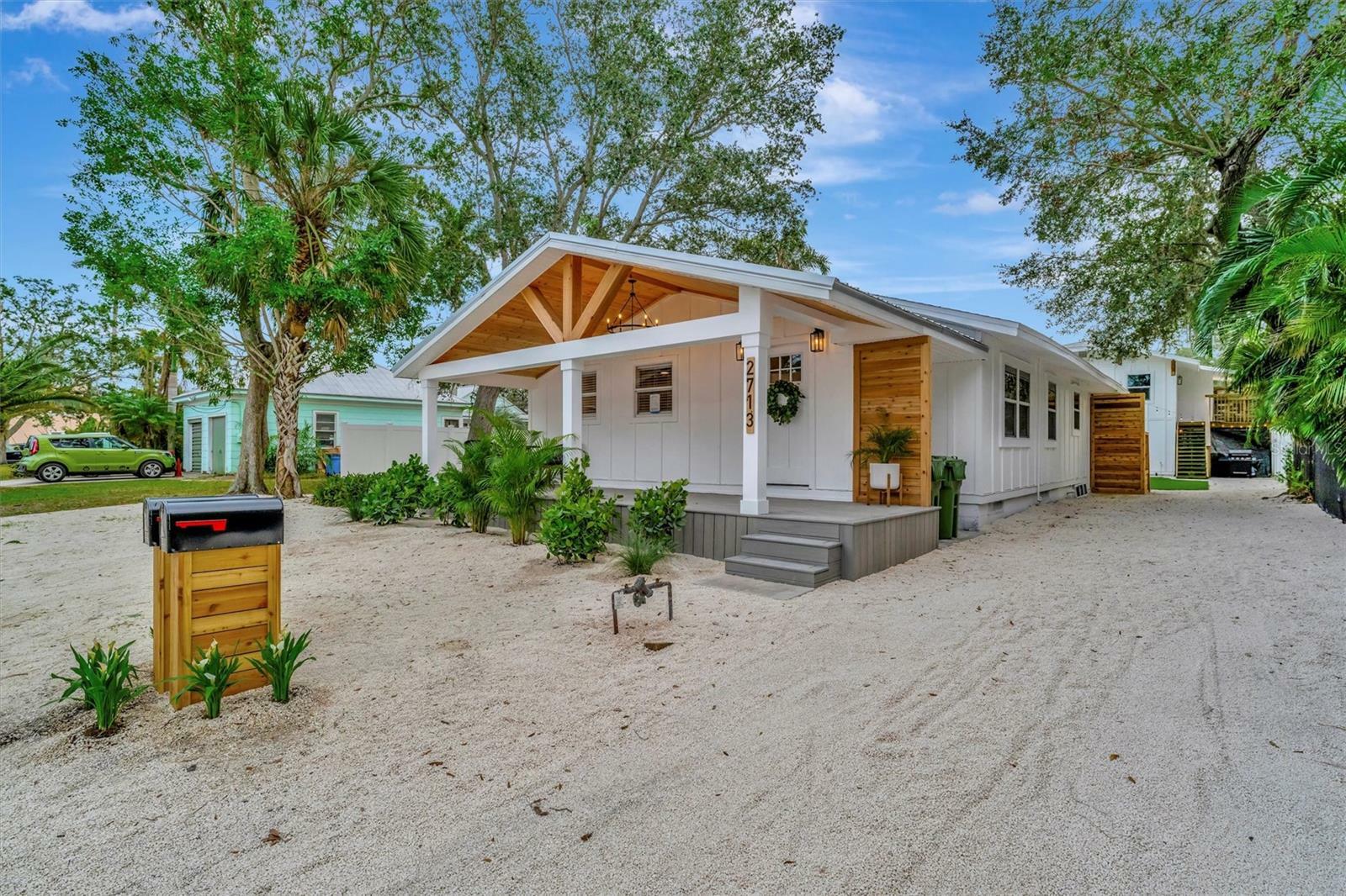 Property Photo:  2713 4th Avenue W  FL 34205 