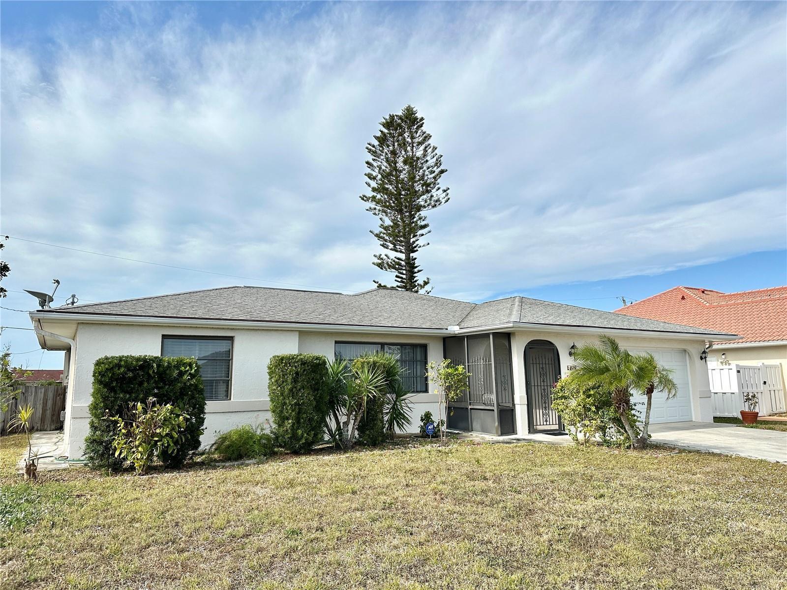 Property Photo: 212 San Carlos Avenue FL 34287