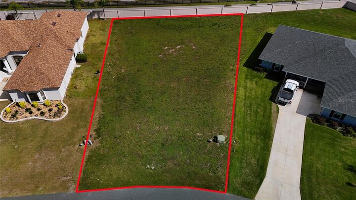 Property Photo:  817 Oaks Shores Road  FL 34748