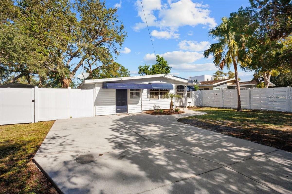 Property Photo:  2369 Browning Street  FL 34237 