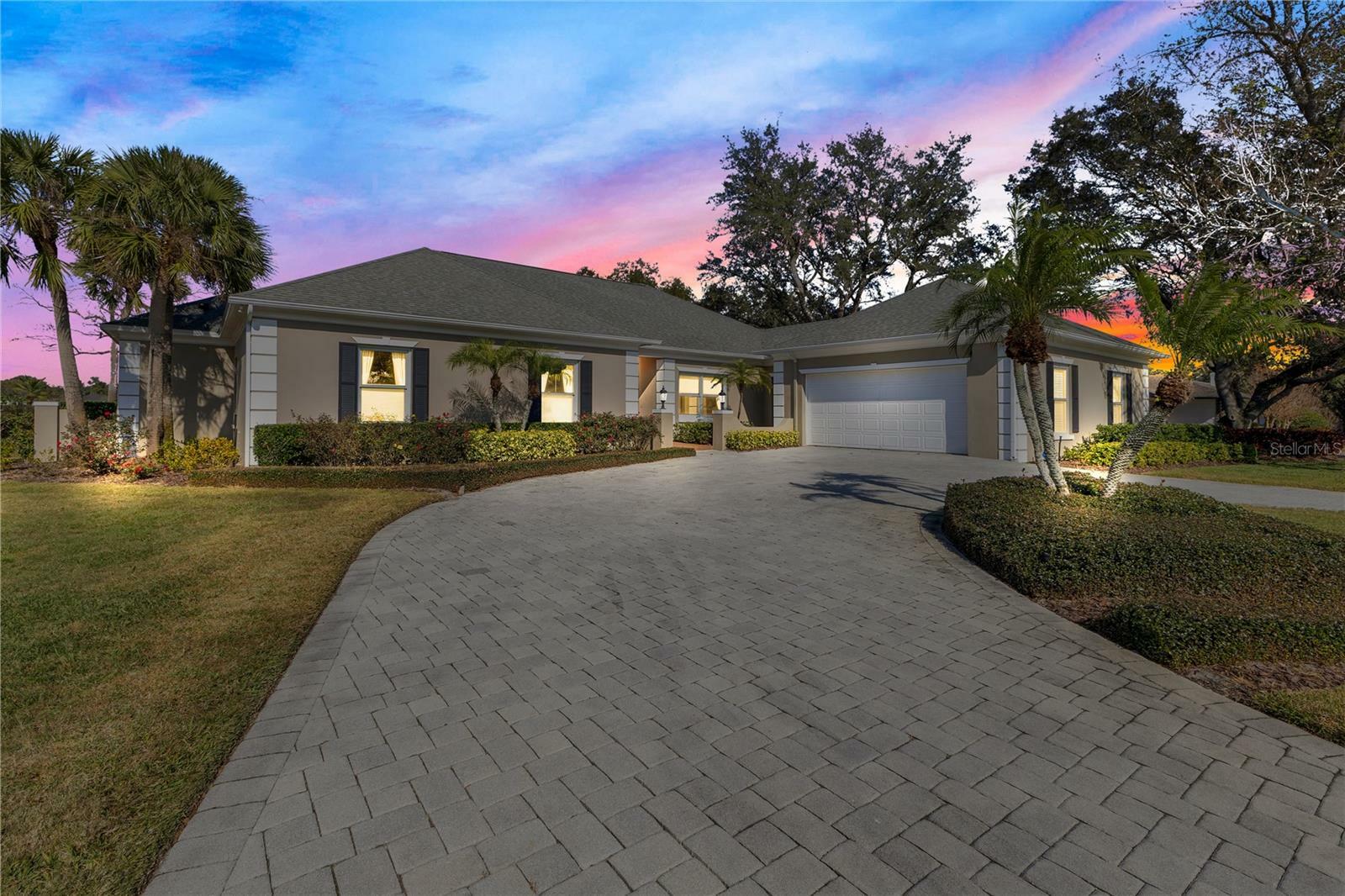 Property Photo: 8513 Bay Hill Boulevard FL 32819