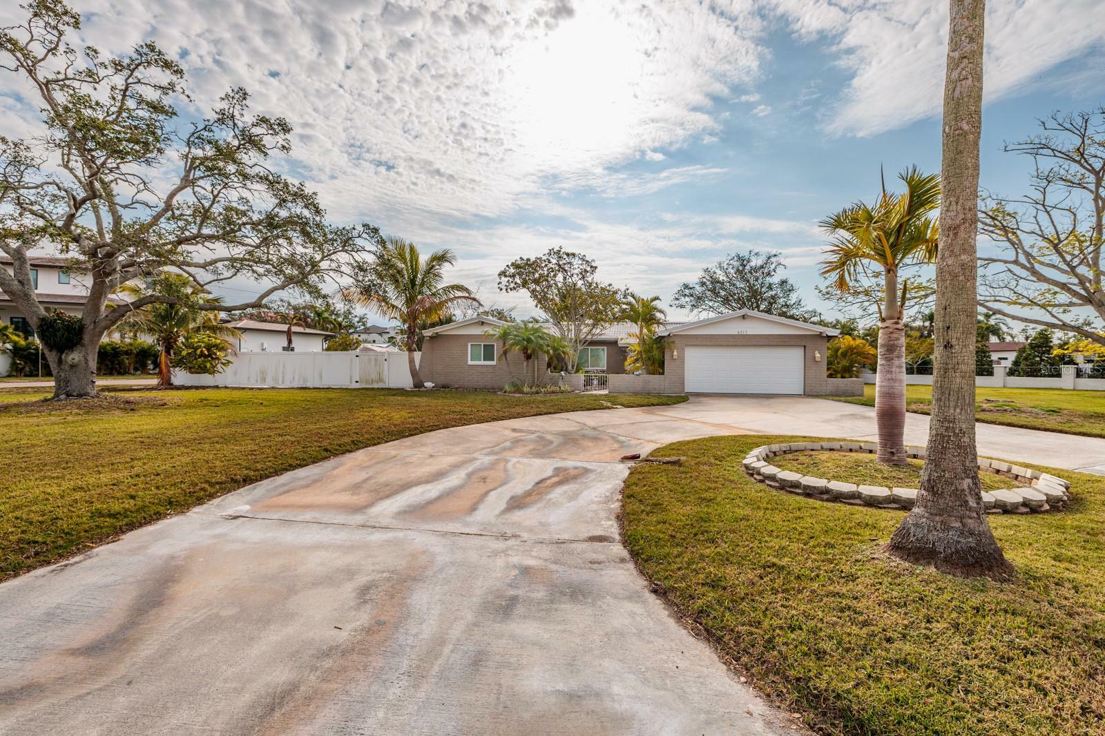 Property Photo:  4317 Overlook Drive NE  FL 33703 