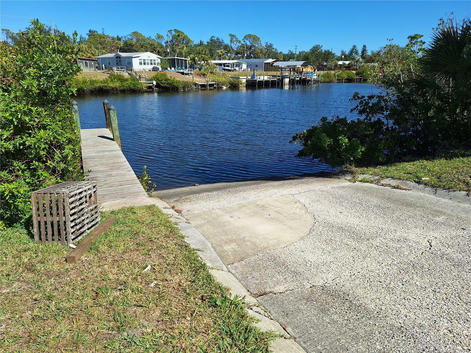 Property Photo:  1420 Kingfisher Drive  FL 34224 