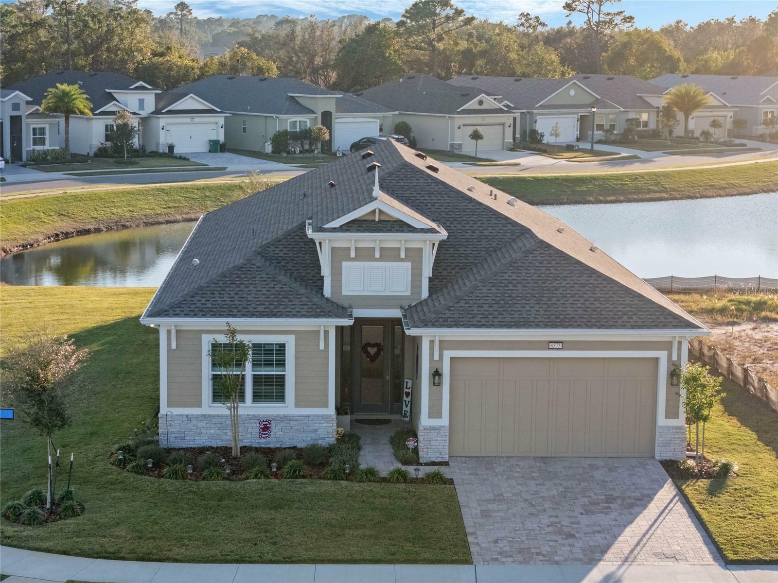 Property Photo: 8575 Hempstead Way FL 32757
