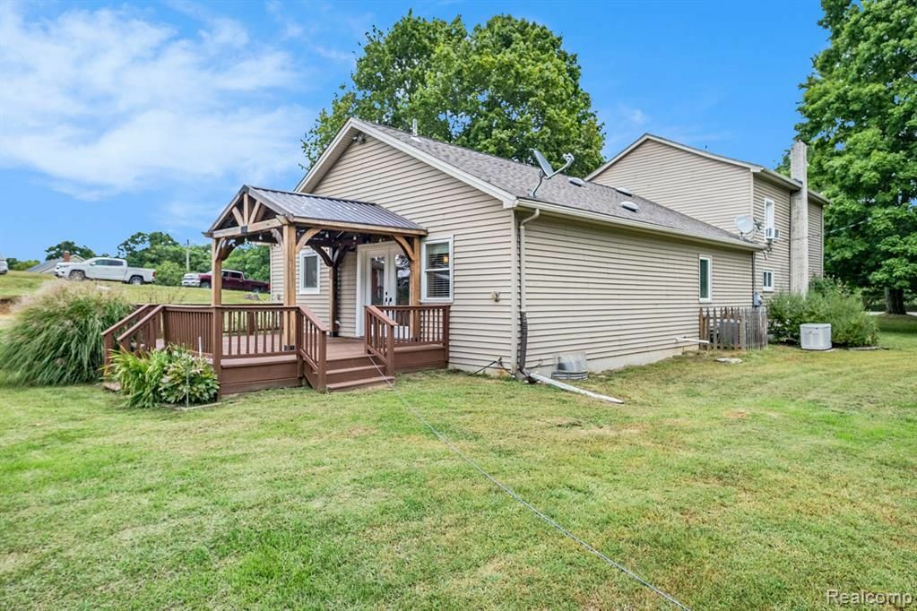 Property Photo:  4694 Herd Road  MI 48455 9115 