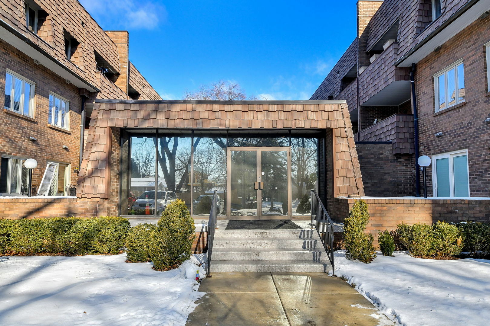 Property Photo:  1730 W Galena Boulevard 202W  IL 60506 