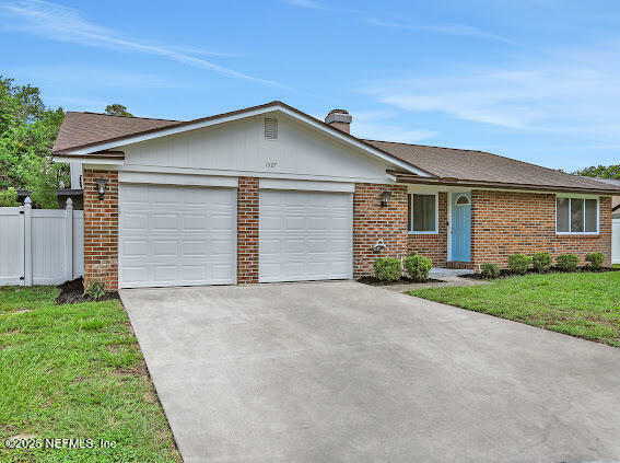 Property Photo:  1527 Monument Oaks Drive  FL 32225 