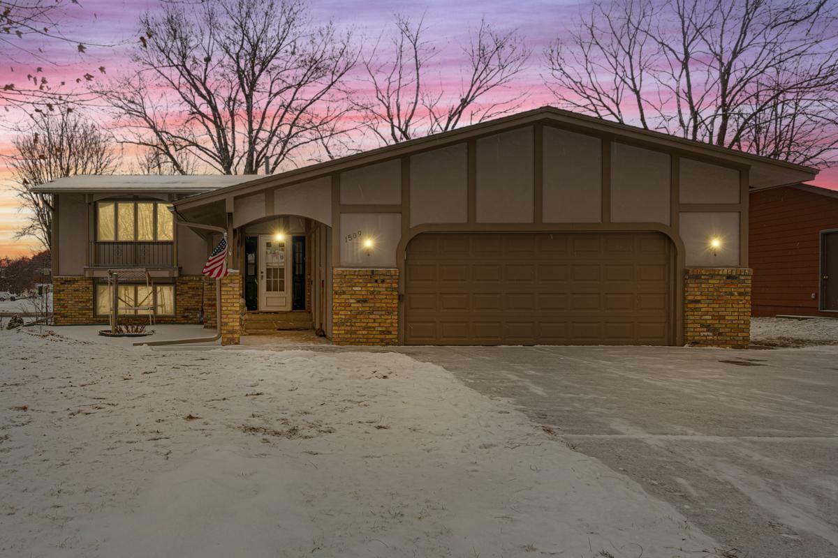 Property Photo:  1509 Eisenhower Court  MN 55057 