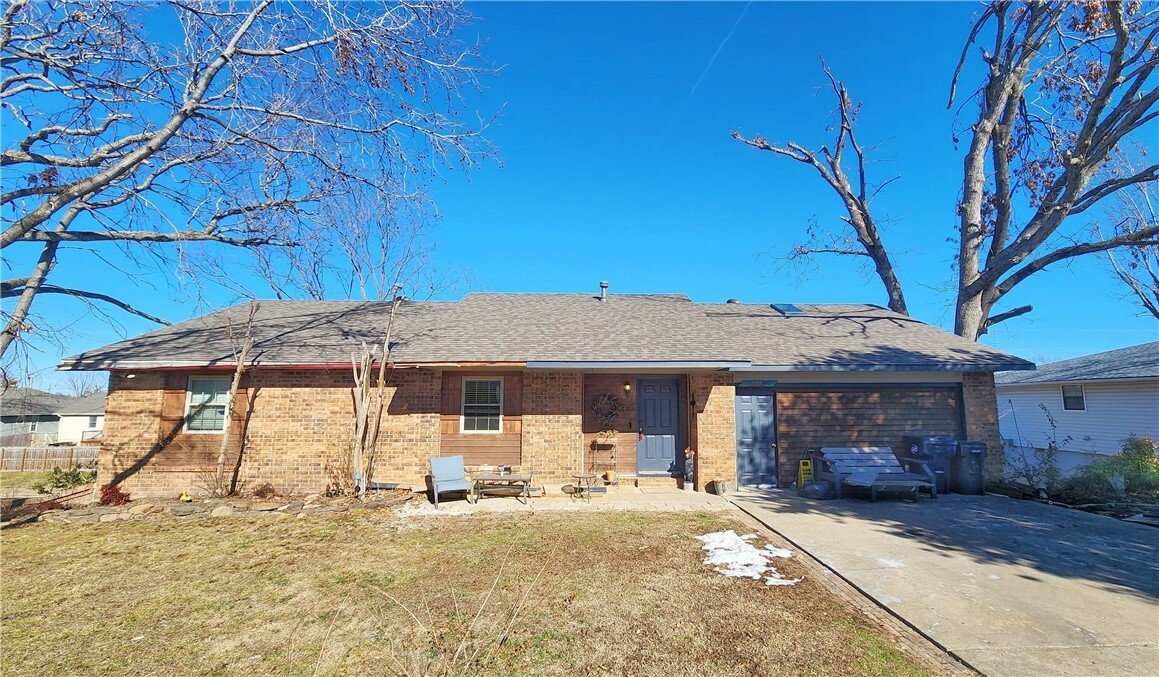 Property Photo:  915 S 25th Place  AR 72758 