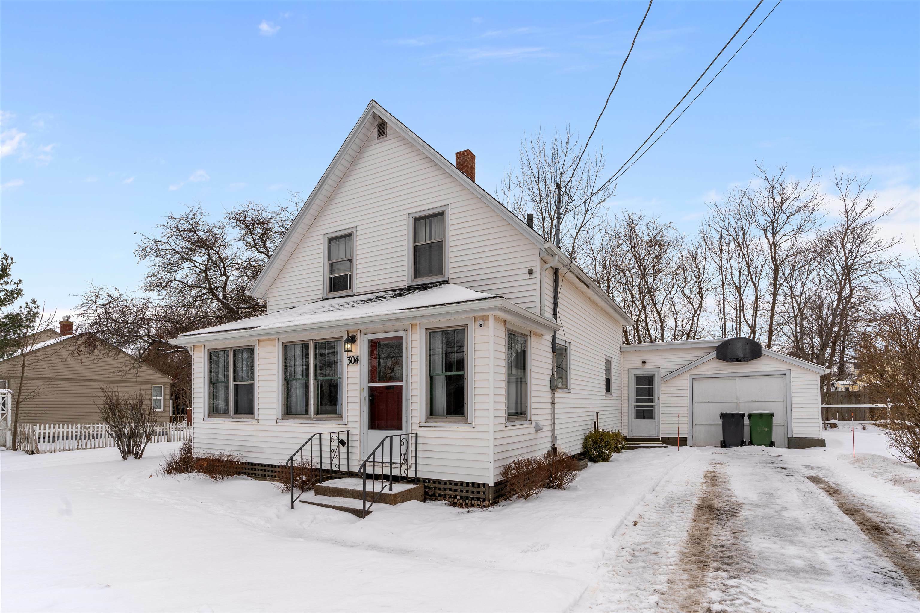 Property Photo:  304 Summer Street  PE C1N 3K2 