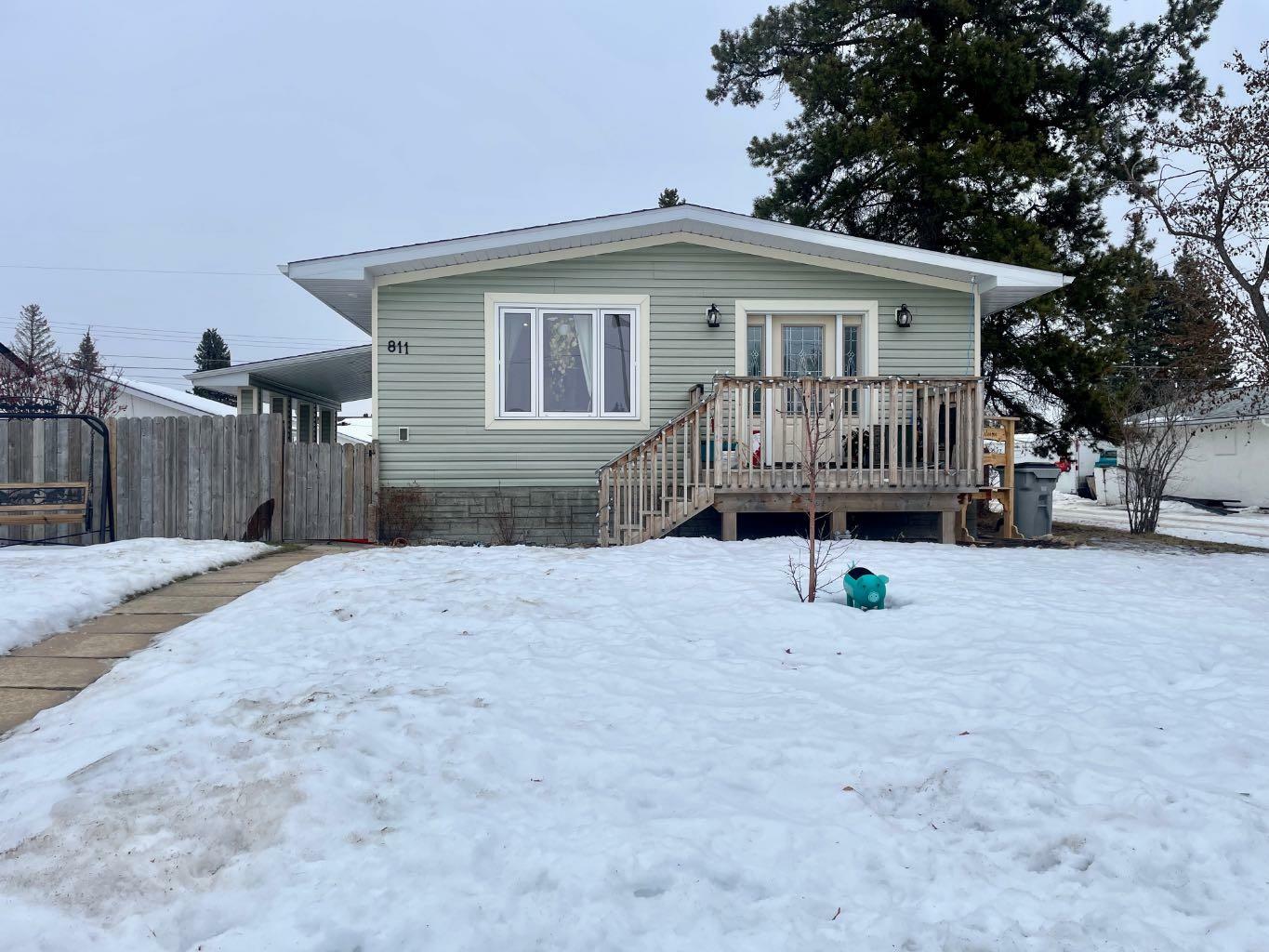 Property Photo:  811 45 Street  AB T7E 1B3 