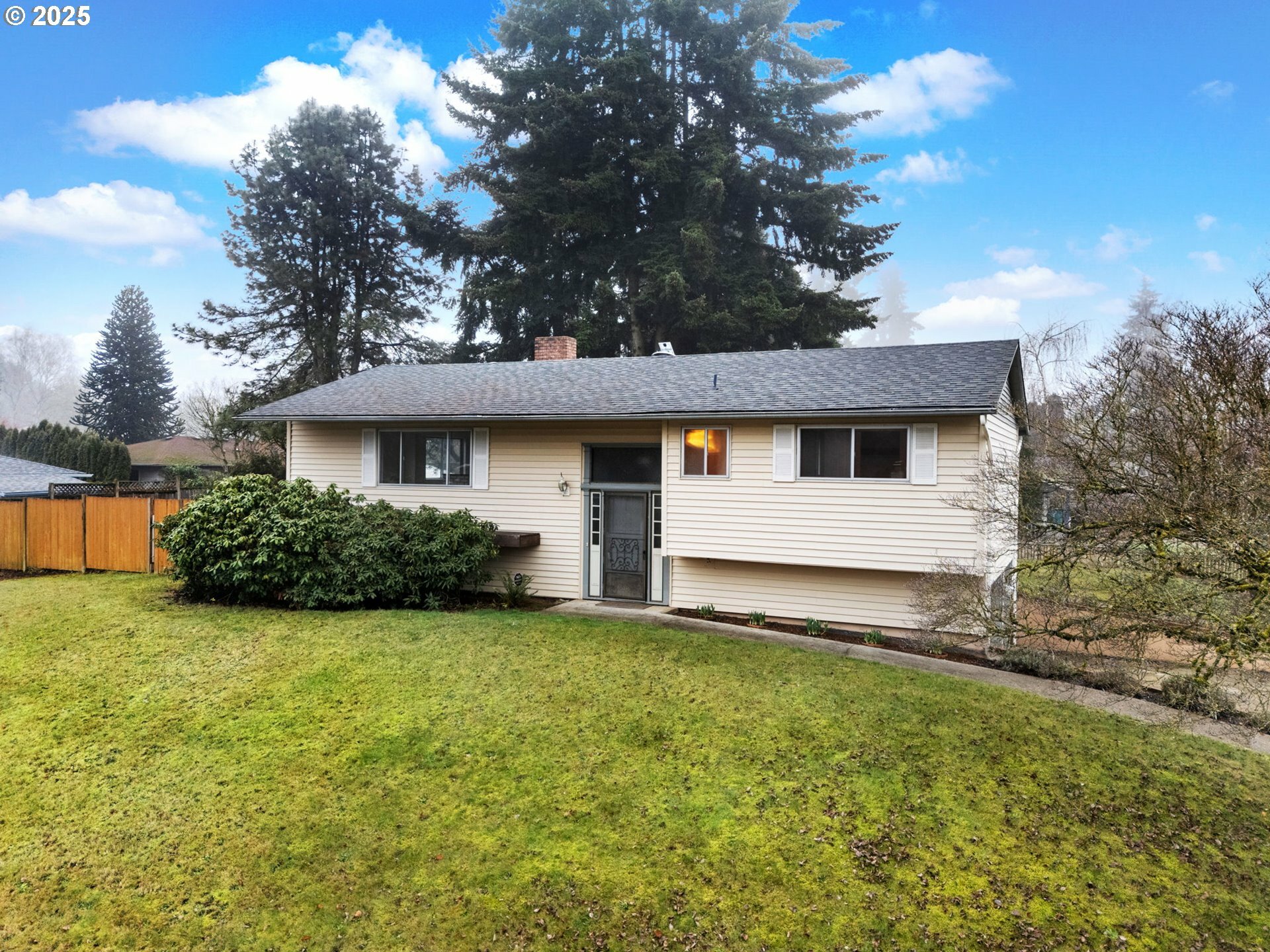 Property Photo:  5607 NE 45th Ave  WA 98661 