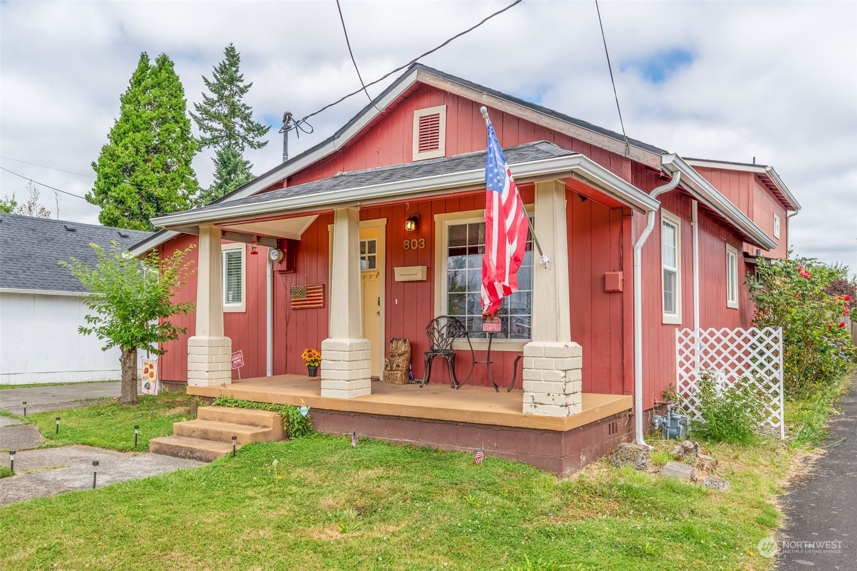 Property Photo:  803  Elizabeth Street  WA 98626 