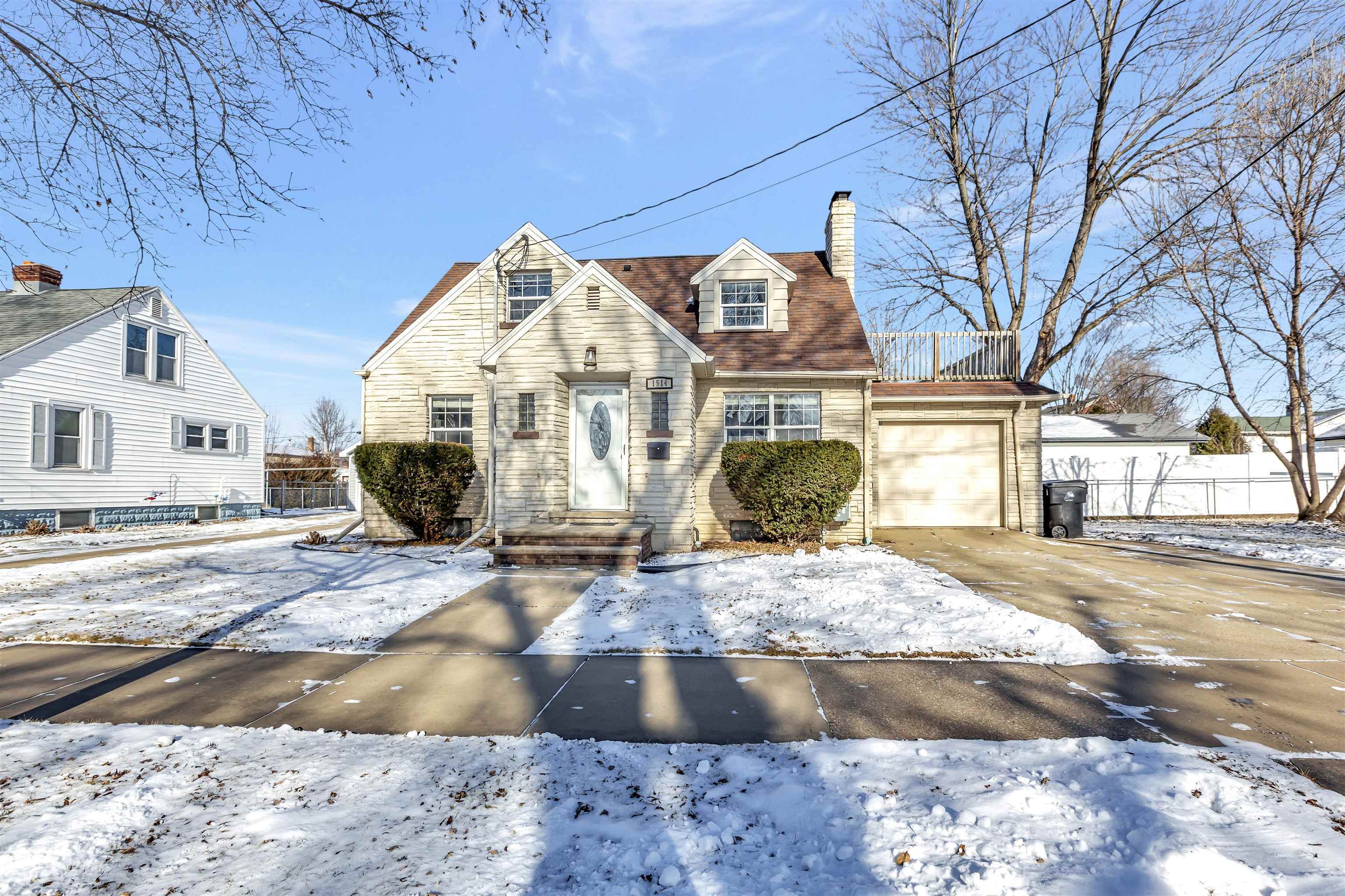 Property Photo:  1514 W Summer Street  WI 54914 