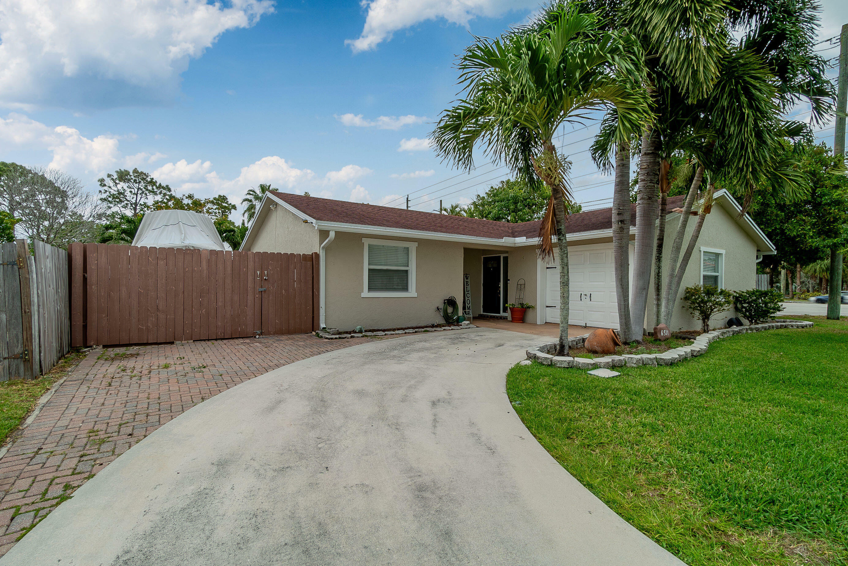 Property Photo:  6501 Ramblewood Circle  FL 33467 