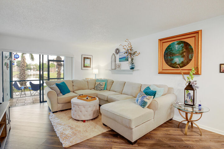 Property Photo:  4745 Lucerne Lakes Boulevard 101  FL 33467