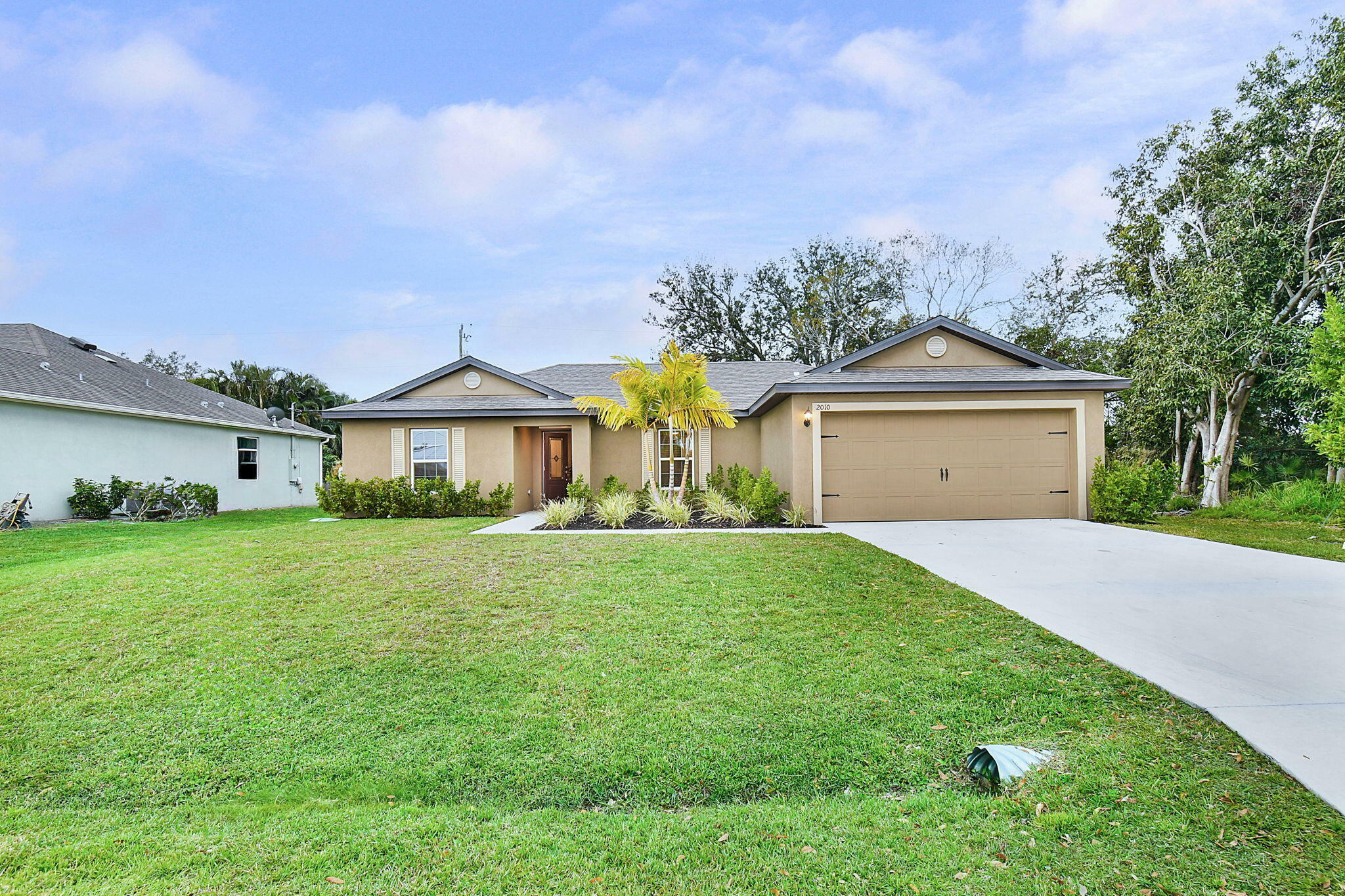 Property Photo:  2010 SW Beard Street  FL 34953 