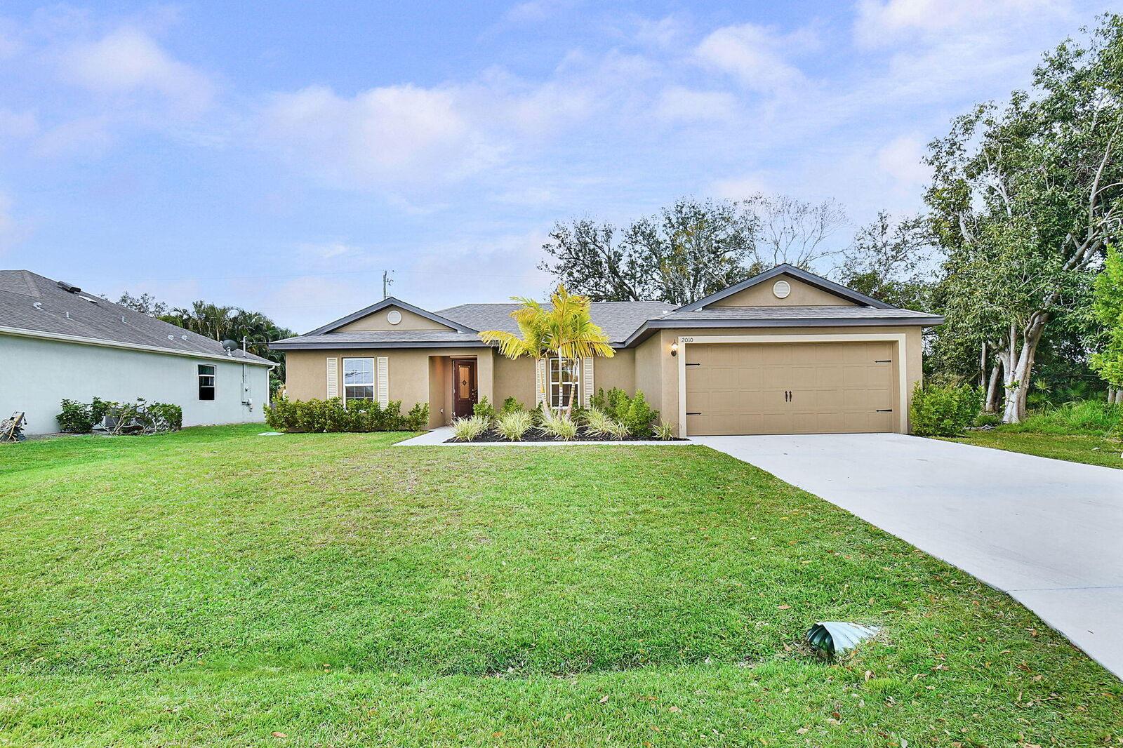 Property Photo: 2010 SW Beard Street FL 34953