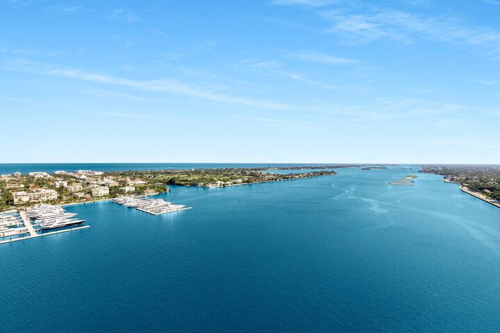 Property Photo: 1100 S Flagler Drive 1704 FL 33401