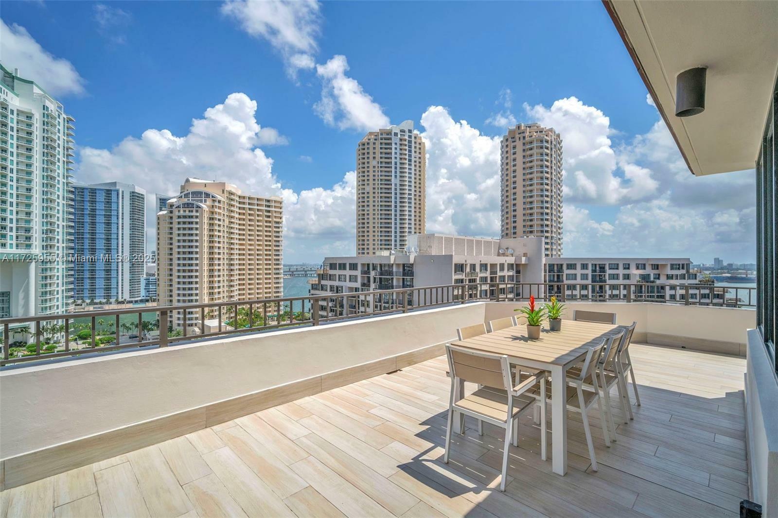 Property Photo:  520 Brickell Key Dr A1816  FL 33131 