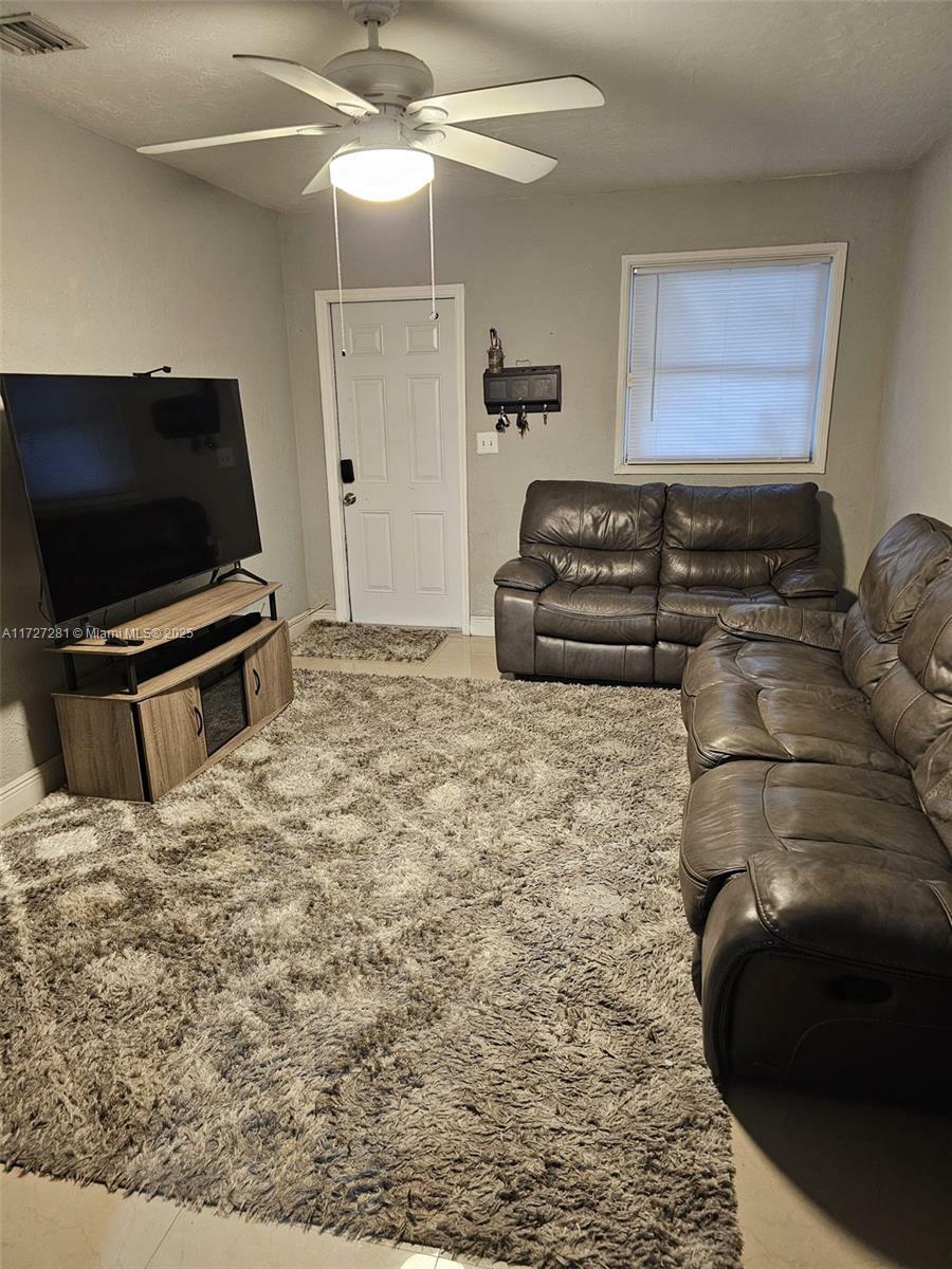 Property Photo:  709 N 20th Ct  FL 33020 