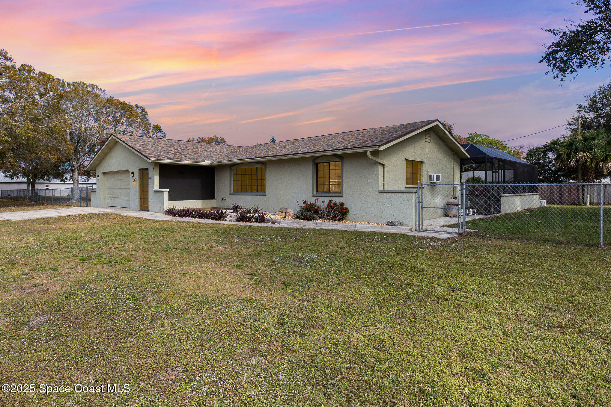 Property Photo: 471 Booker Avenue SE FL 32909
