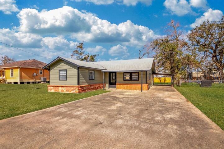 Property Photo:  518 Cobb Street  TX 77531 