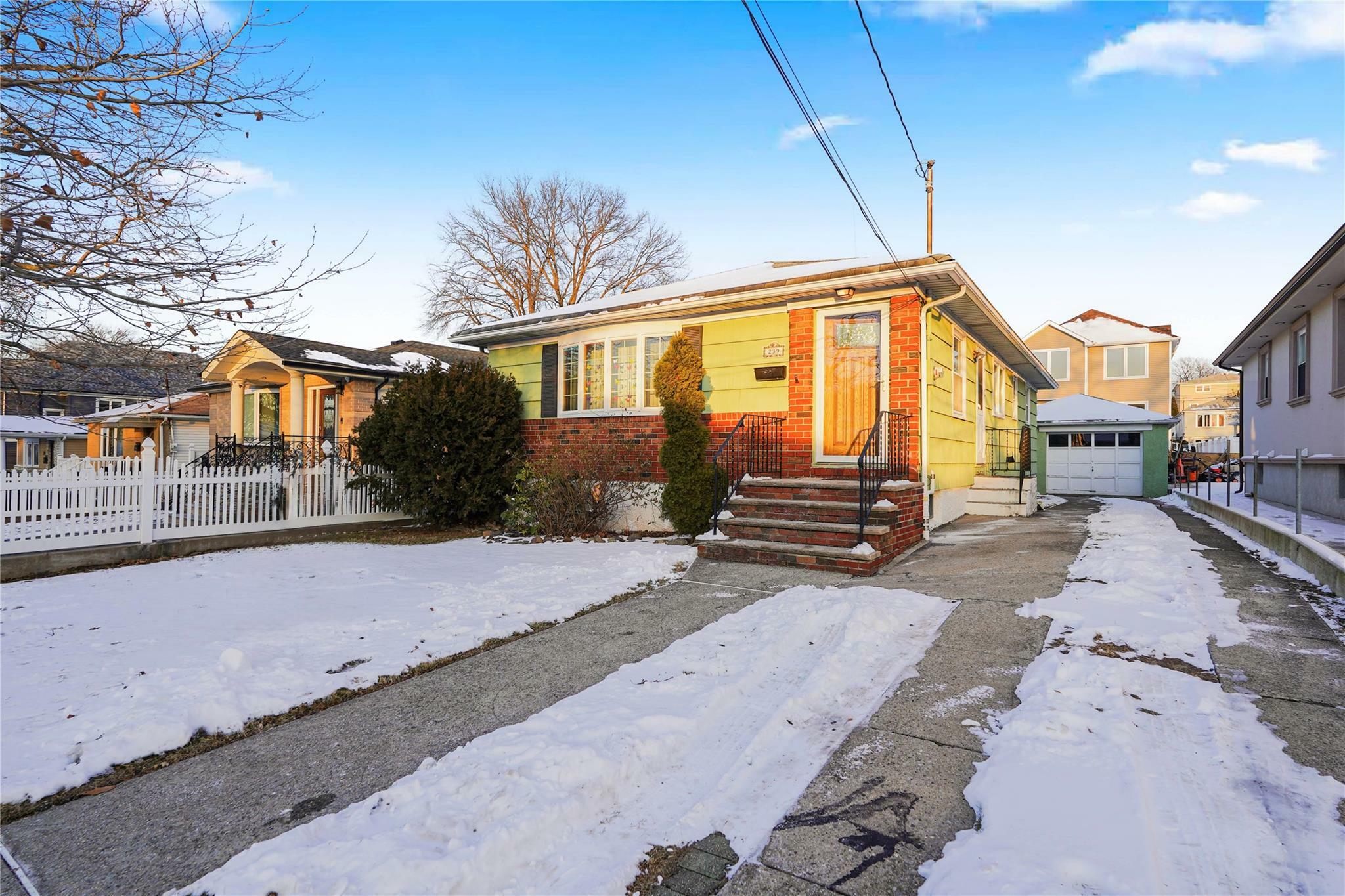 Property Photo:  239 Byrne Avenue  NY 10314 