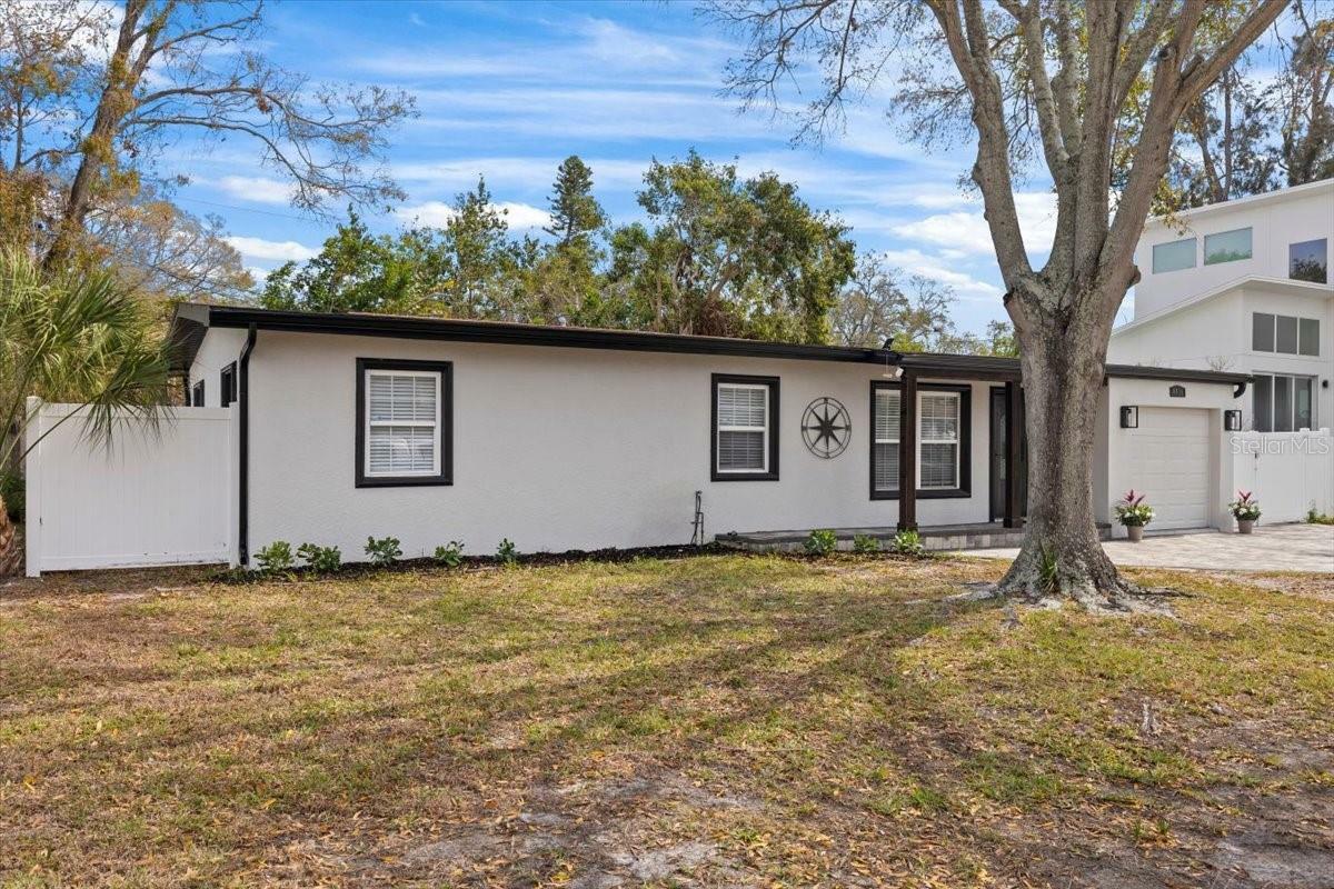 Property Photo: 4420 Pompano Drive SE FL 33705