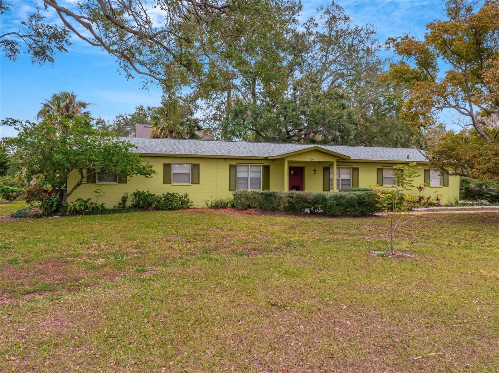 Property Photo:  1704 Pineberry Court  FL 33803 
