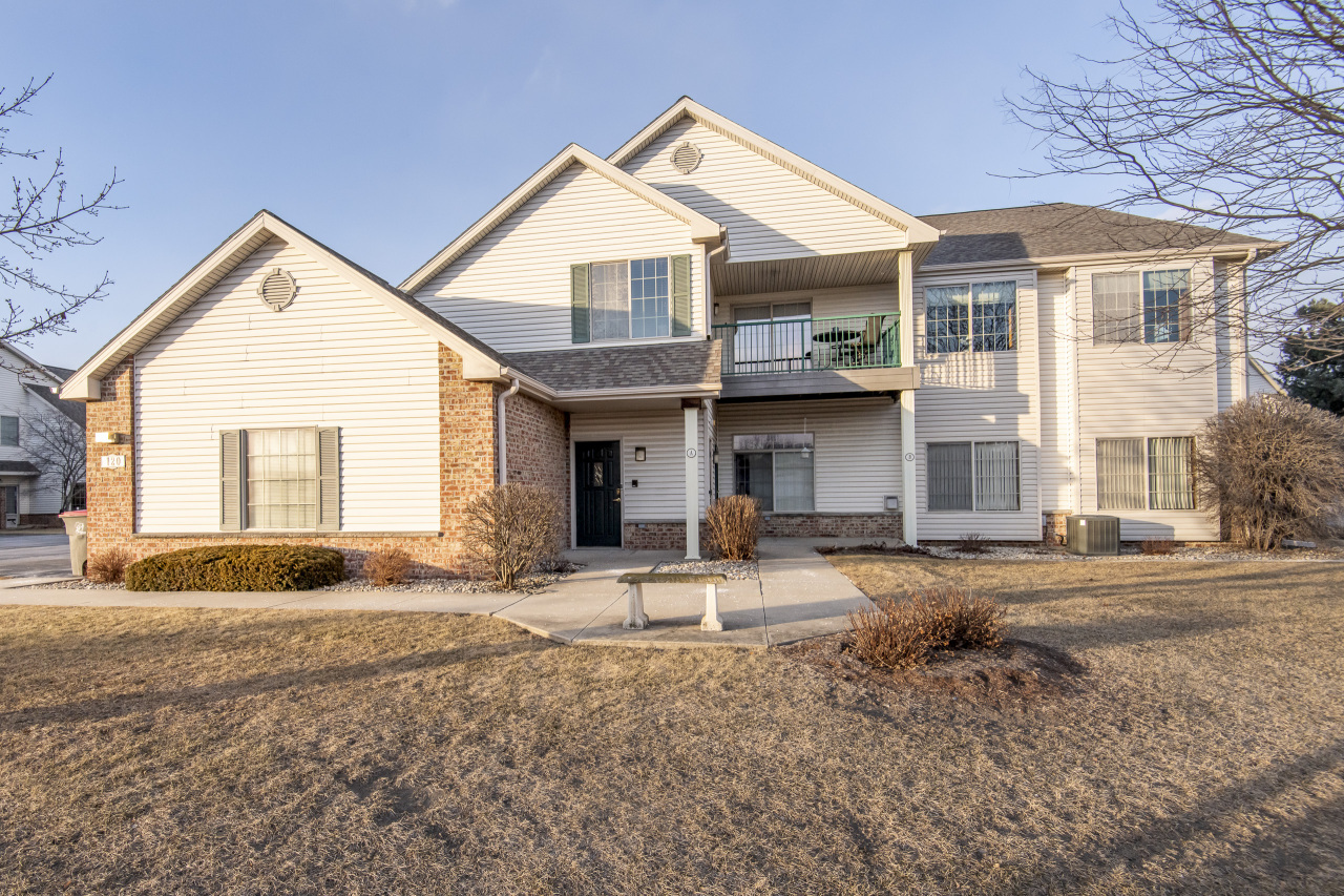 Property Photo:  120 Pheasant Run A  WI 53038 
