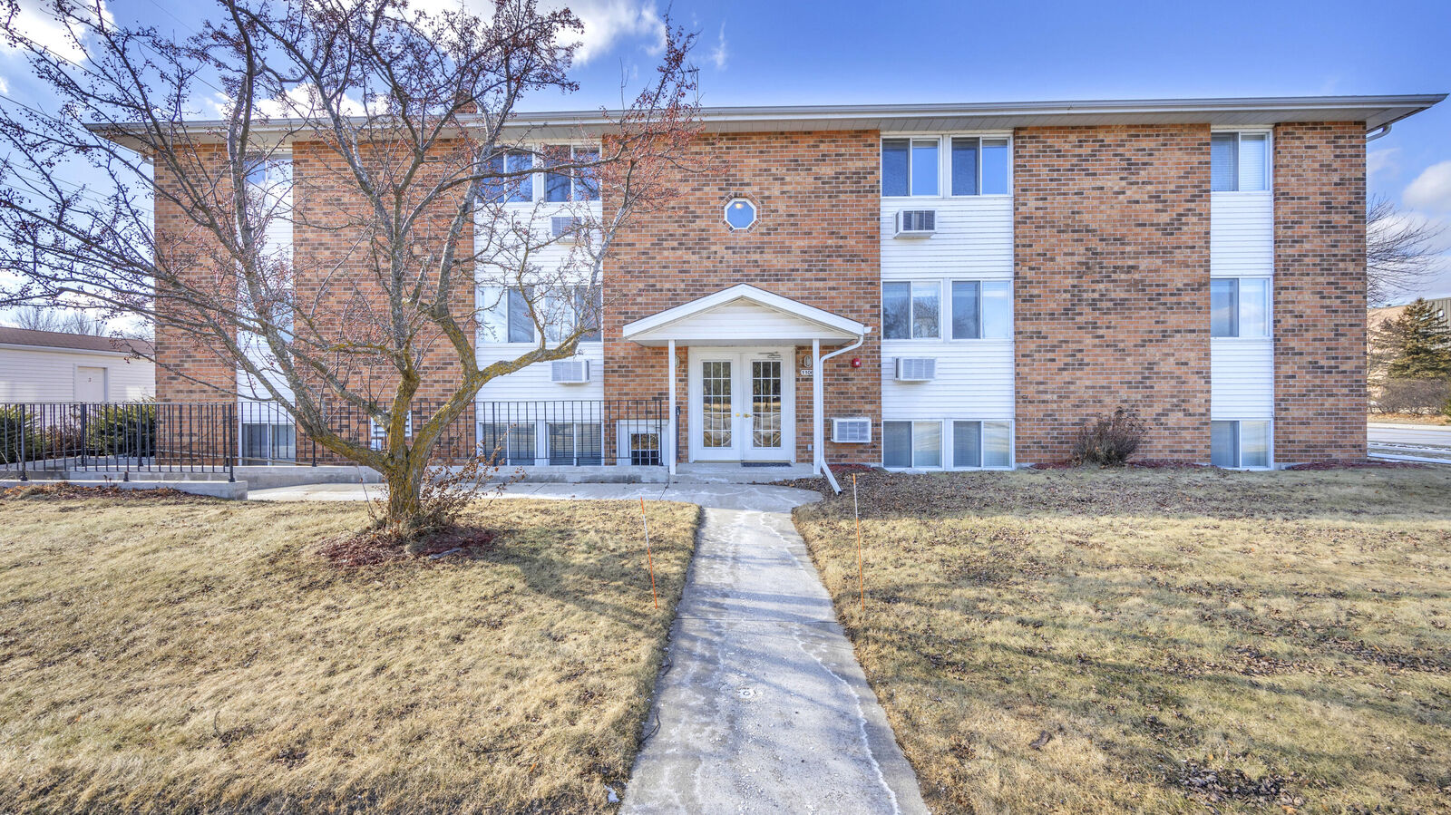 Property Photo:  1106 S 7th St Unit 3  WI 53081 