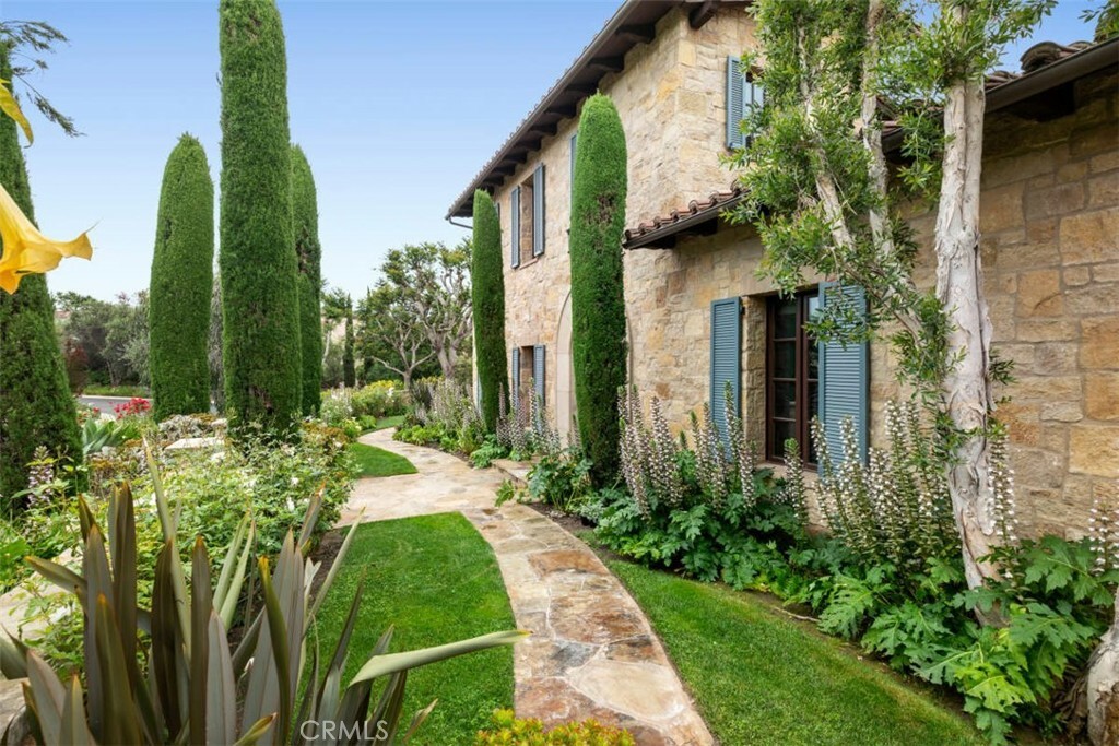 Property Photo: 28 Black Falcon CA 92603