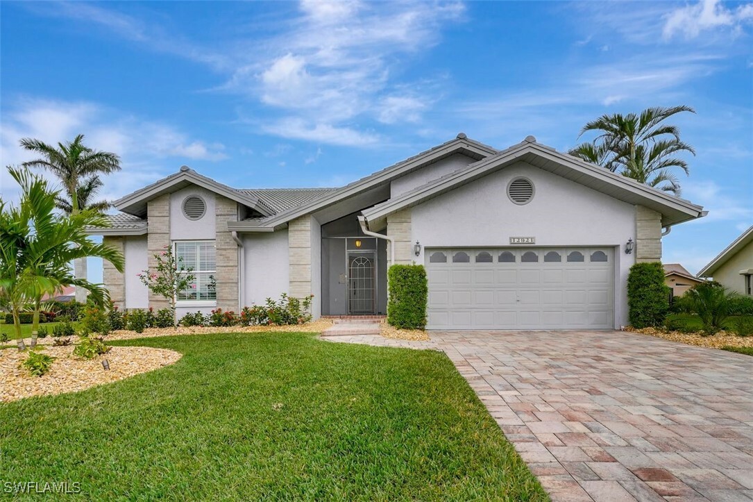 Property Photo:  12921 Kelly Bay Court  FL 33908 