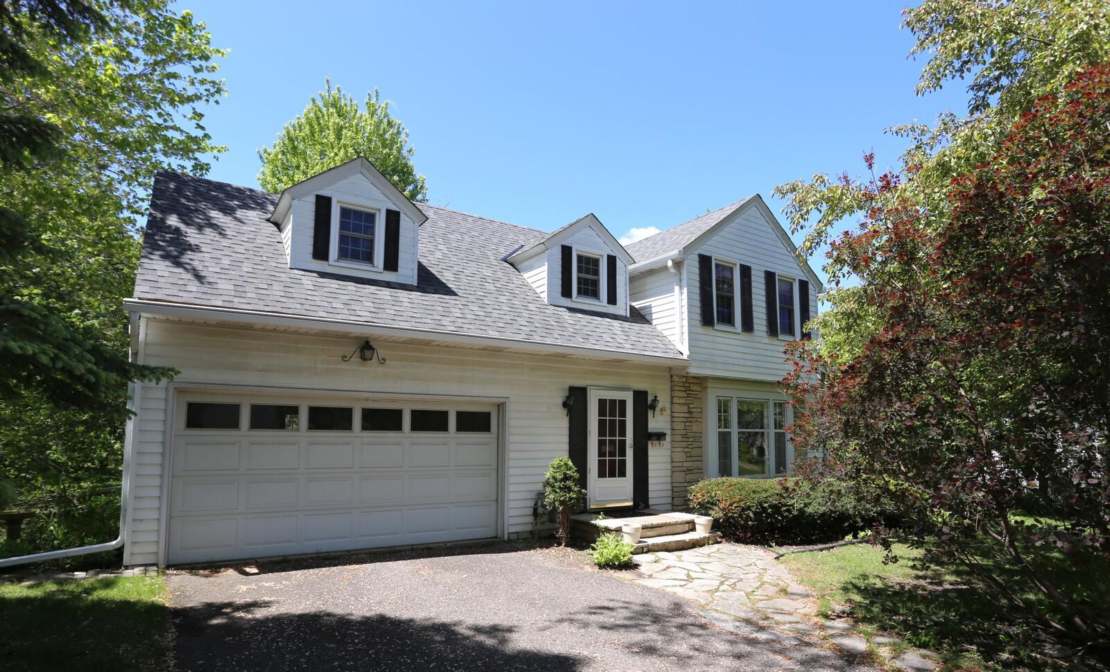 Property Photo:  4904 W Sunnyslope Road  MN 55424 