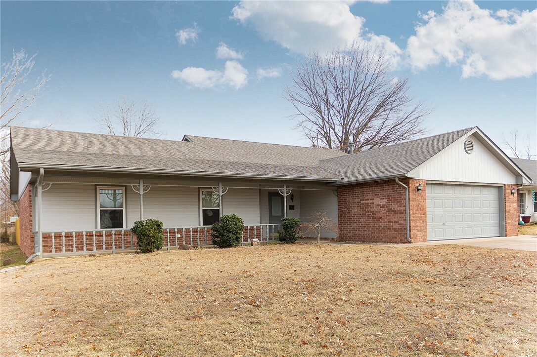 Property Photo:  1003 N 26th Street  AR 72756 