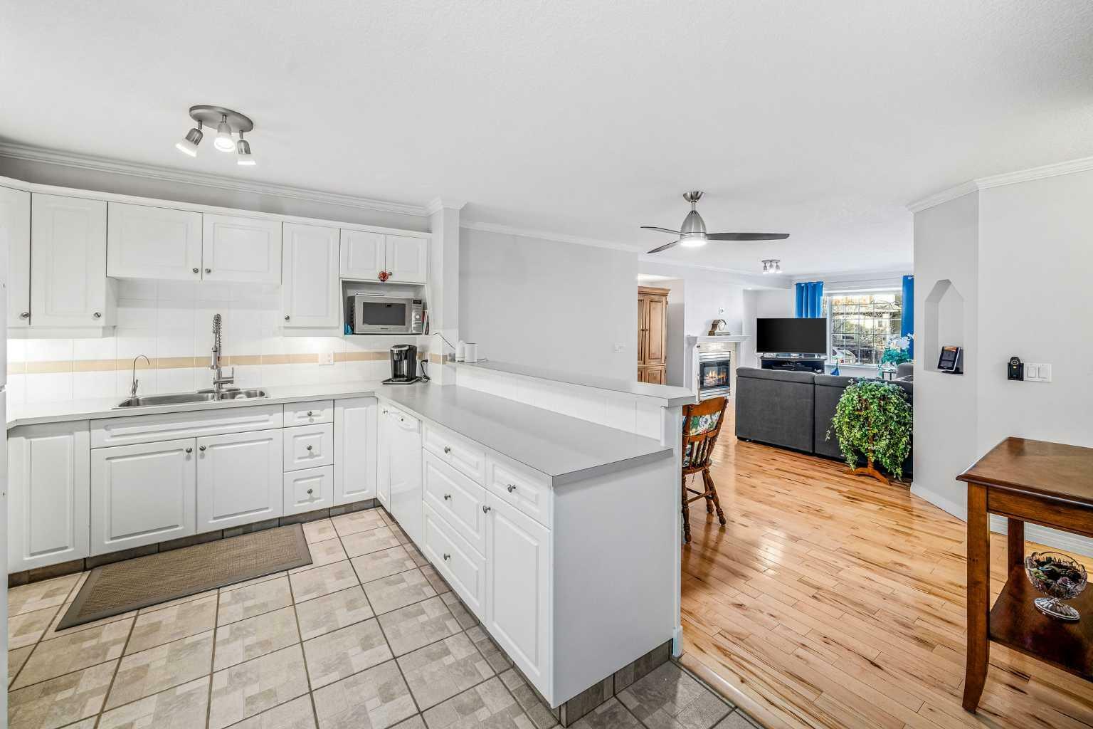 Photo de la propriété:  705 56 Avenue SW 101  AB T2V 0G9 