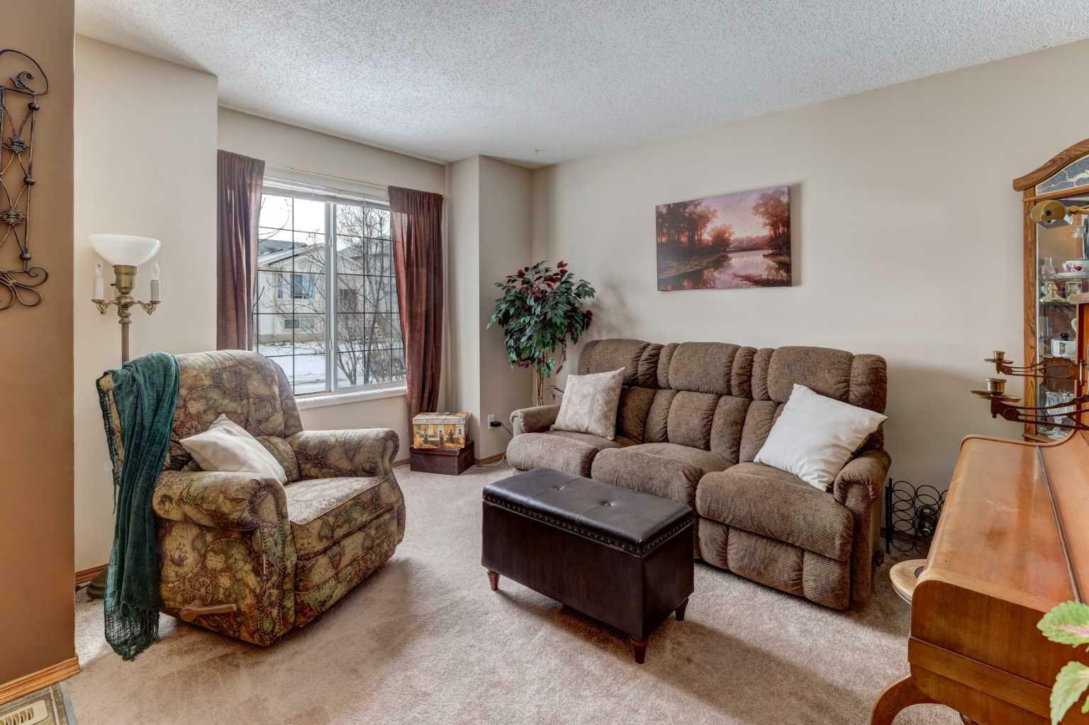 Property Photo:  162 Martin Crossing Close NE  AB T3J 3S1 