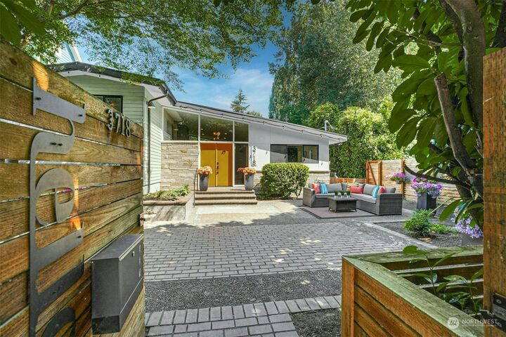 Property Photo: 3718 NE 41st Street WA 98105