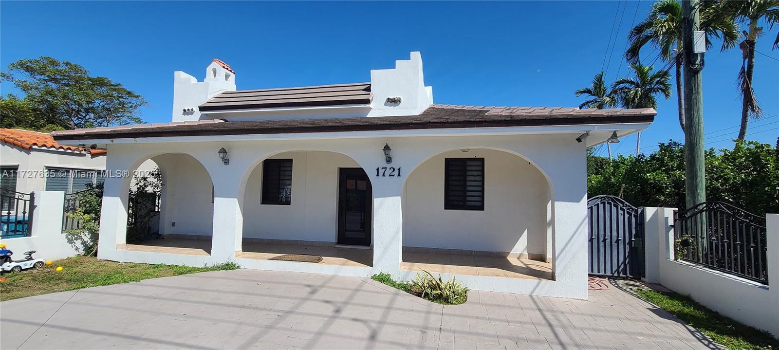 Property Photo: 1721 SW 24th Ter FL 33145