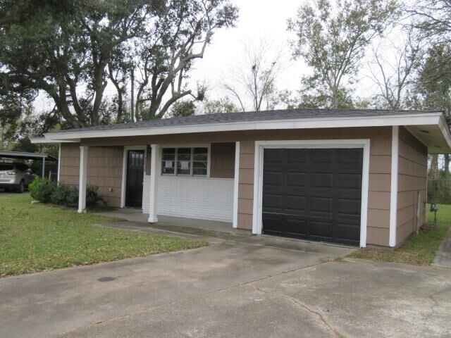 Property Photo:  1536 Mustang Ave  TX 77630 