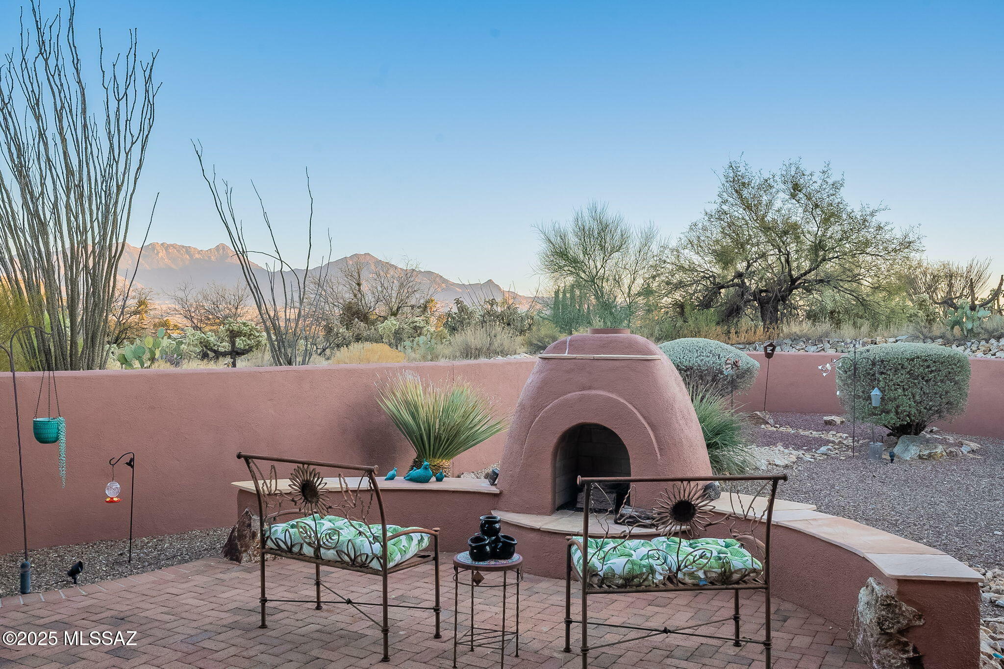 Property Photo:  1043 W Placita Quieta  AZ 85622 