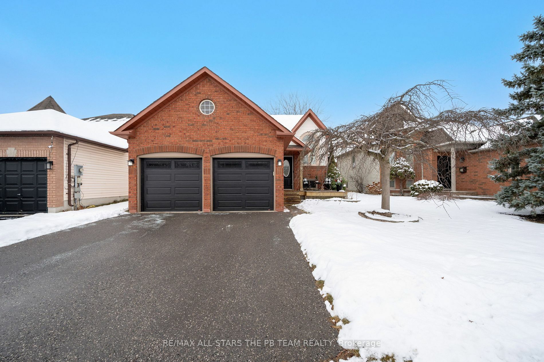 Property Photo:  1908 Edenwood Dr  ON L1G 7Y2 