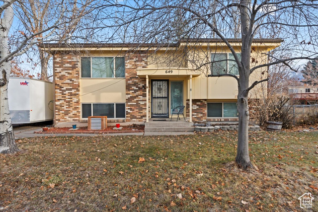 Property Photo:  649 Page Cir  UT 84041 