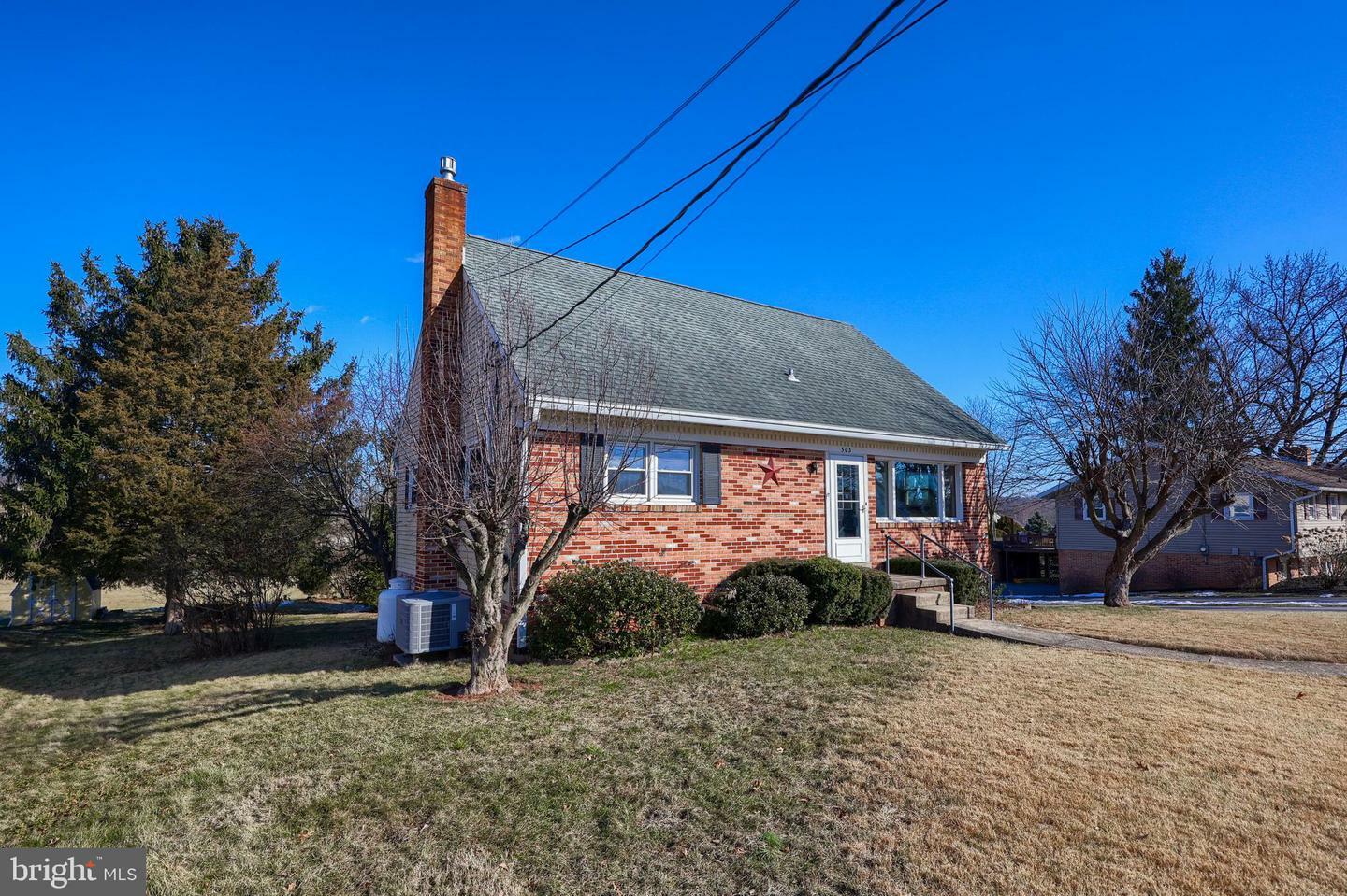 Property Photo:  503 Juniper Street  PA 17517 