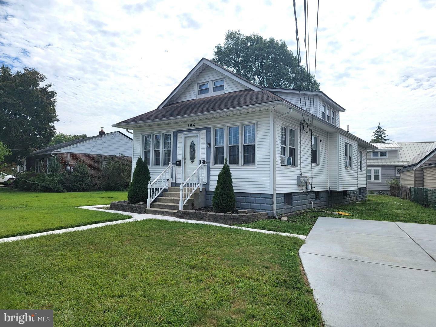 Property Photo:  184 Kendall Boulevard 1st Floor  NJ 08107 