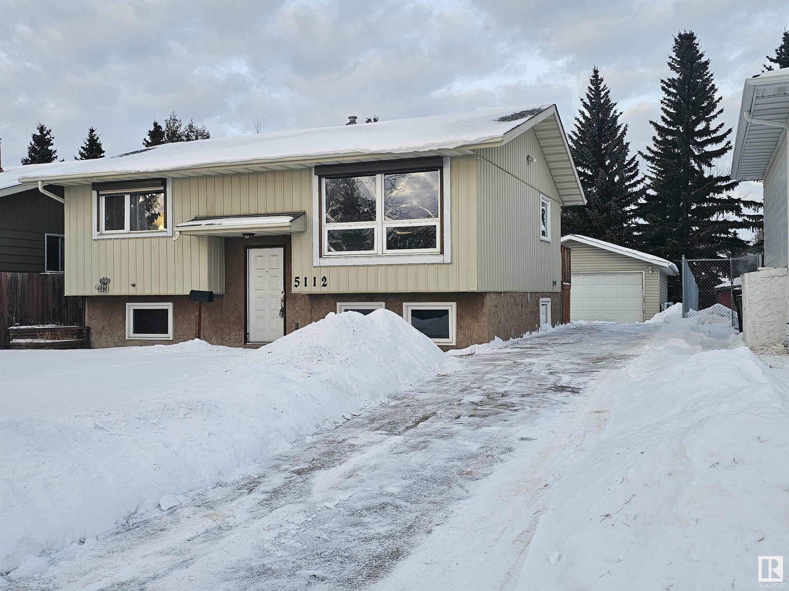 Photo de la propriété:  5112 37 Avenue NW  AB T6L 1C8 