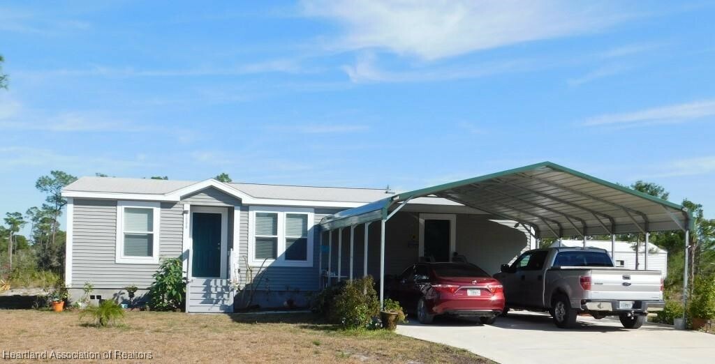 Property Photo:  1500 Barn Owl Street  FL 33870 