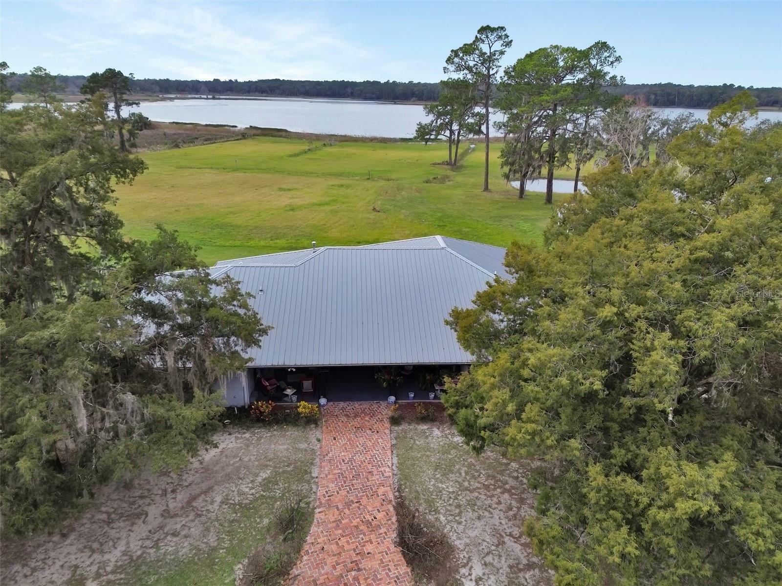 Property Photo: 180 Robinson Lane FL 32190