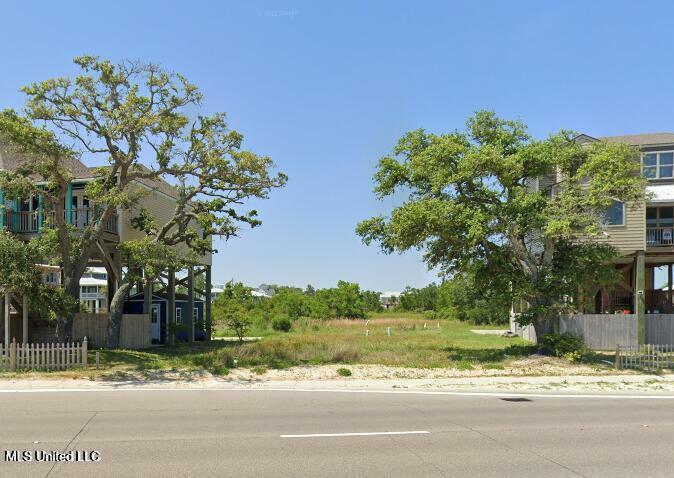 Property Photo:  820 W Beach Boulevard  MS 39560 